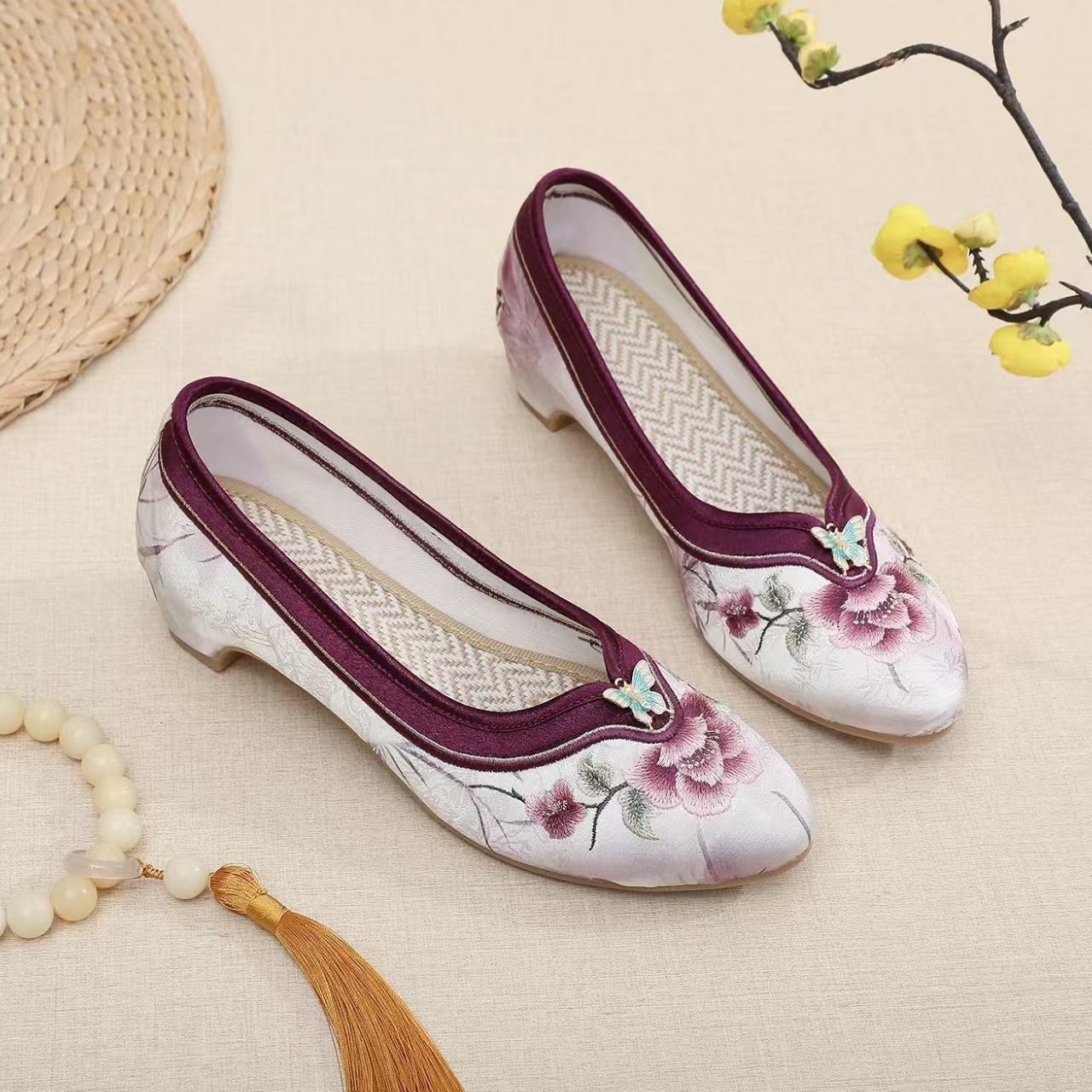 Embroidery Shoes - Scarpe da donna con tacco basso
