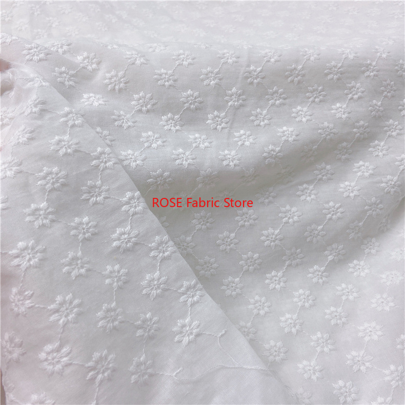 Embroidery Eyelet - Tessuto con occhielli ricamati in cotone,