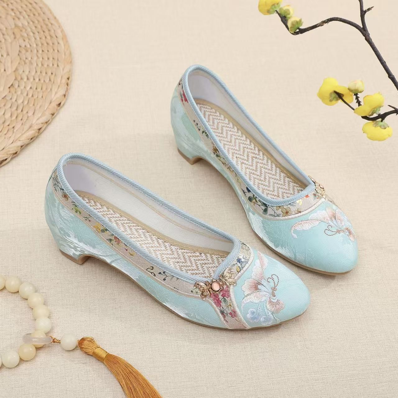 Scarpe da donna con tacco bass - Embroidery Shoes recensione e prezzo