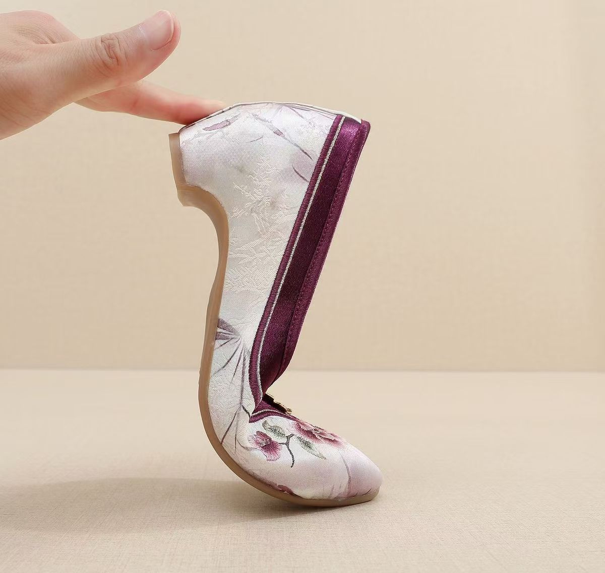 Scarpe da donna con tacco bass - Embroidery Shoes recensione e prezzo