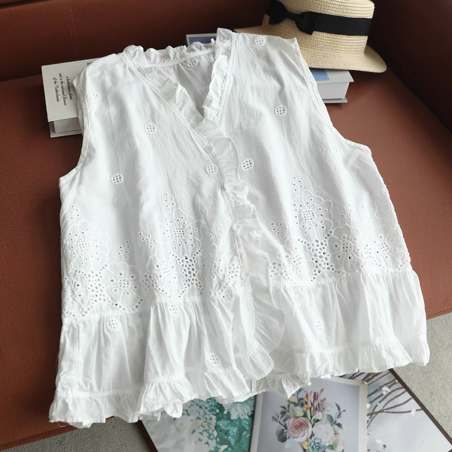 Top Senza Maniche da Donna con - Embroidery Eyelet recensione e prezzo