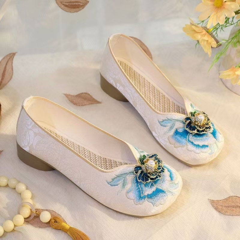 Scarpe da donna con tacco bass - Embroidery Shoes recensione e prezzo