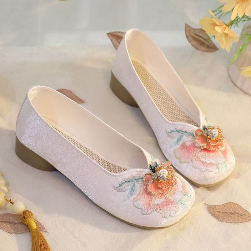 Scarpe da donna con tacco bass - Embroidery Shoes recensione e prezzo