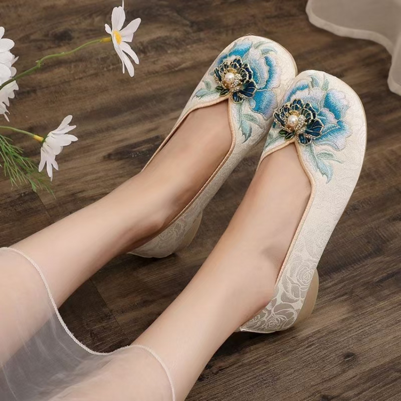 Scarpe da donna con tacco bass - Embroidery Shoes recensione e prezzo
